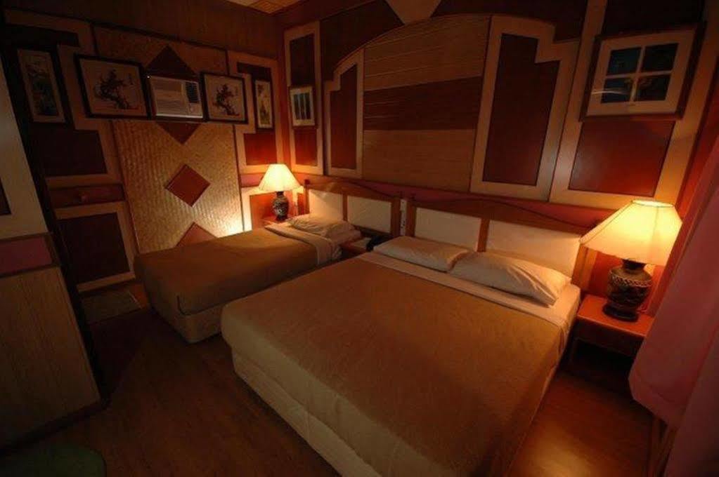 Shari La Island Resort Kampong Pasir Hantu Exterior photo