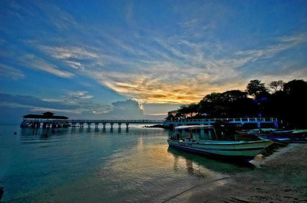 Shari La Island Resort Kampong Pasir Hantu Exterior photo